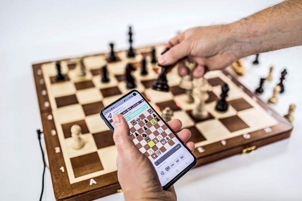 Play online chess with real chess board and web camera