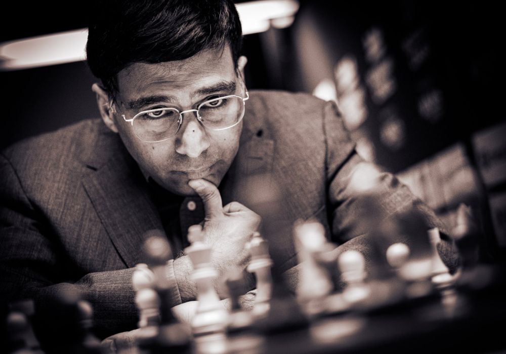 Viswanathan Anand vs Magnus Carlsen: Anand beat Carlsen to reach top spot  in Norway tournament - myKhel