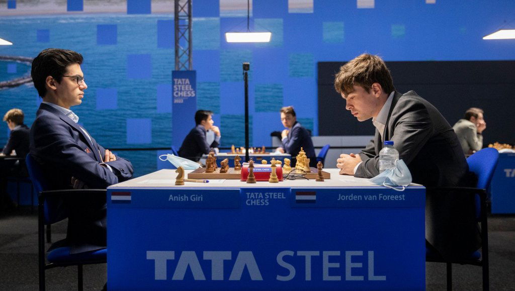 Magnus Carlsen vs Vidit Gujrathi, Magnus Carlsen passou mal e ofereceu  empate para Vidit Gujrathi no lance 5! Tata Steel Chess Índia 2019 Vídeo:  Chess Base Índia, By Xadrez é arte