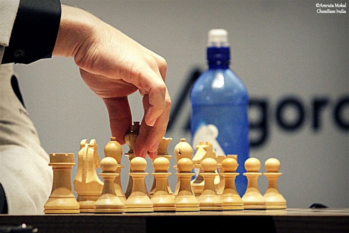 Magnus Carlsen Beats Alexandra Botez In JUST 10 SECONDS 