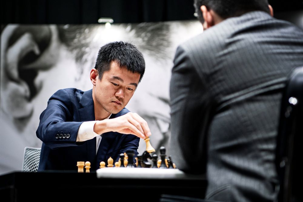 Ding Liren defeats Ian Nepomniachtchi in Game 6 of the 2023 World Chess  Championship, leveling the match score at 3.0-3.0 : r/chess