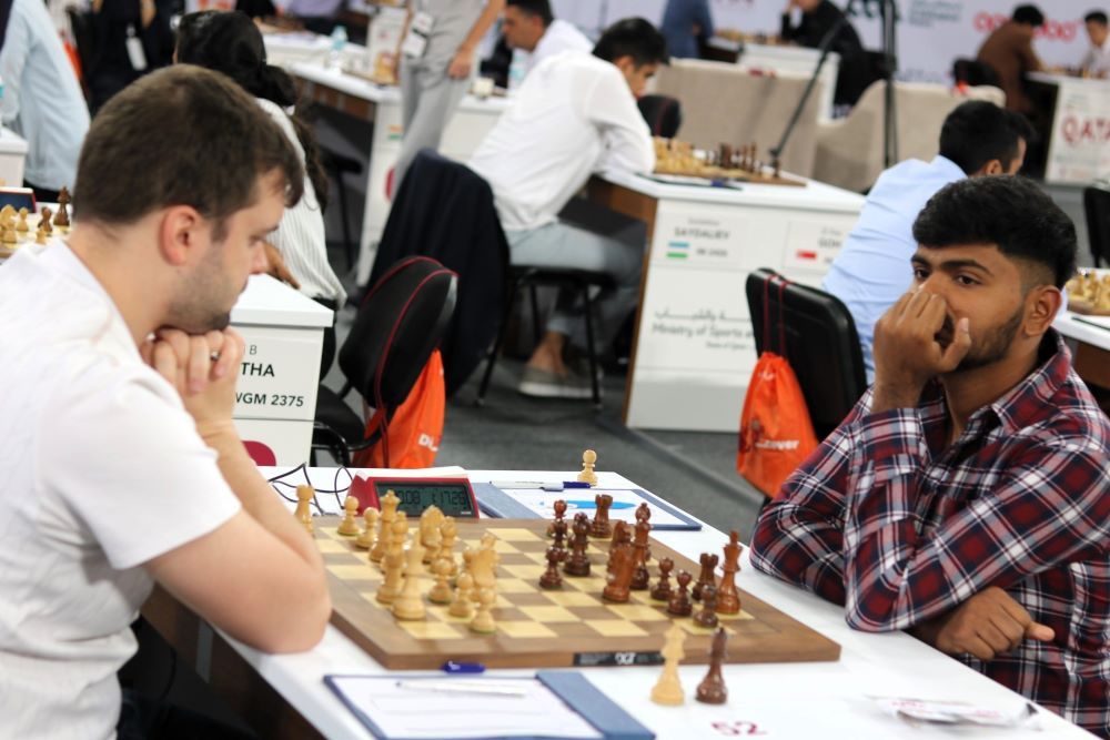 chess24.com on X: Alisher plays the killer 21.Nxf7! and Magnus is  objectively lost!  #QatarMasters2023   / X