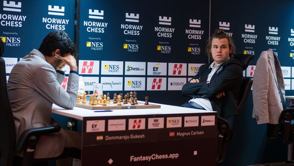 Gukesh sacrifices his queen against Magnus Carlsen in Round 4 of