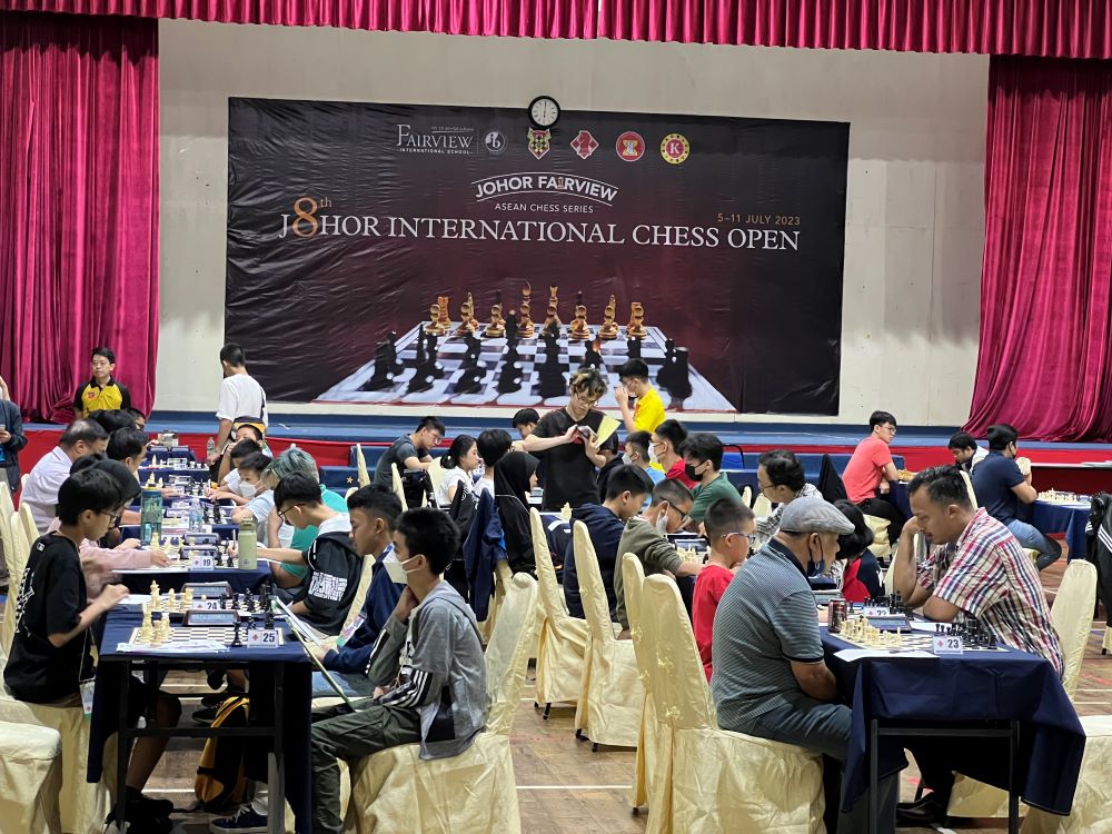 13yo Chess Protégé from Klang Defeats Chess Grandmaster at Johor  International Chess Open - WORLD OF BUZZ