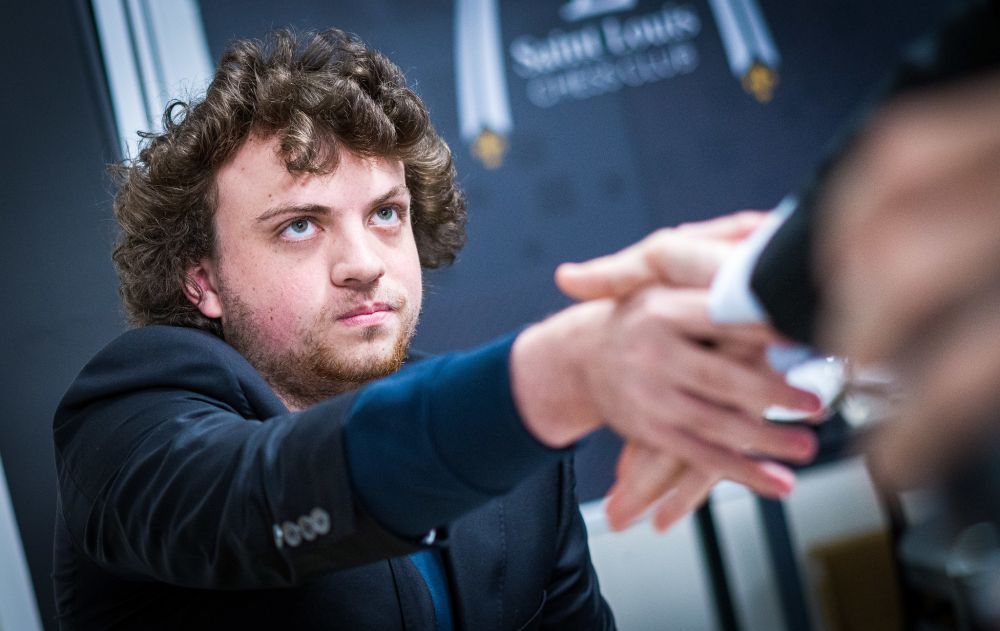 chess24 - Wow! Hans Niemann beats Magnus Carlsen    ✓ with the black pieces ✓ taking the sole lead in the Sinquefield Cup  ✓ crossing 2700 for the 1st