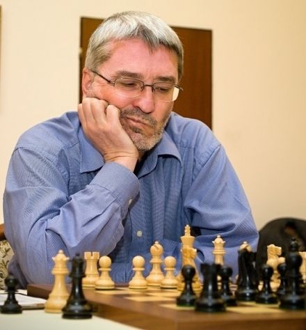 Chess Grandmaster caught with Phone on Toilet! 