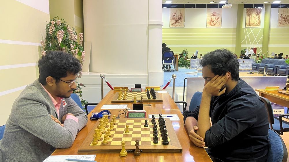 Chess.com - India on X: 🇮🇳 GM Aravindh Chithambaram continues to lead  the 2023 Dubai Open with 4.5/5! @dubaichess Aravindh drew against GM Yu  Yangyi with the white pieces in the fifth