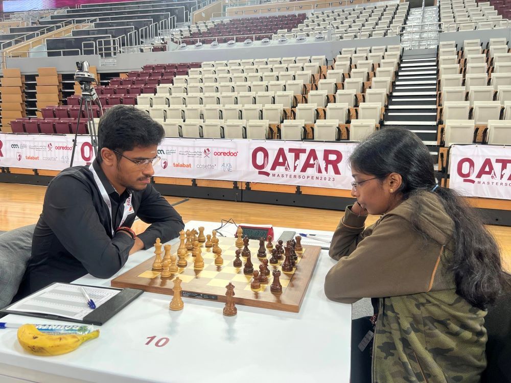 Gukesh D (2758) -- Vaishali, Rameshbabu (2448), Qatar Masters (6) 2023, 1-0  