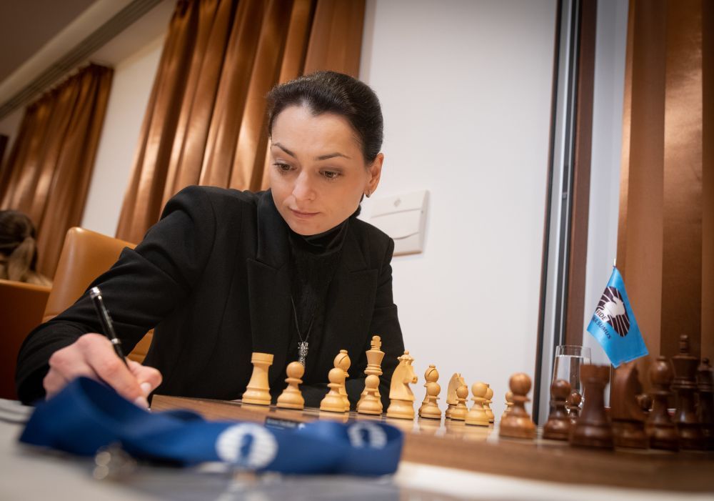 Aleksandra Goryachkina Defeats Alexandra Kosteniuk in Round 3 of