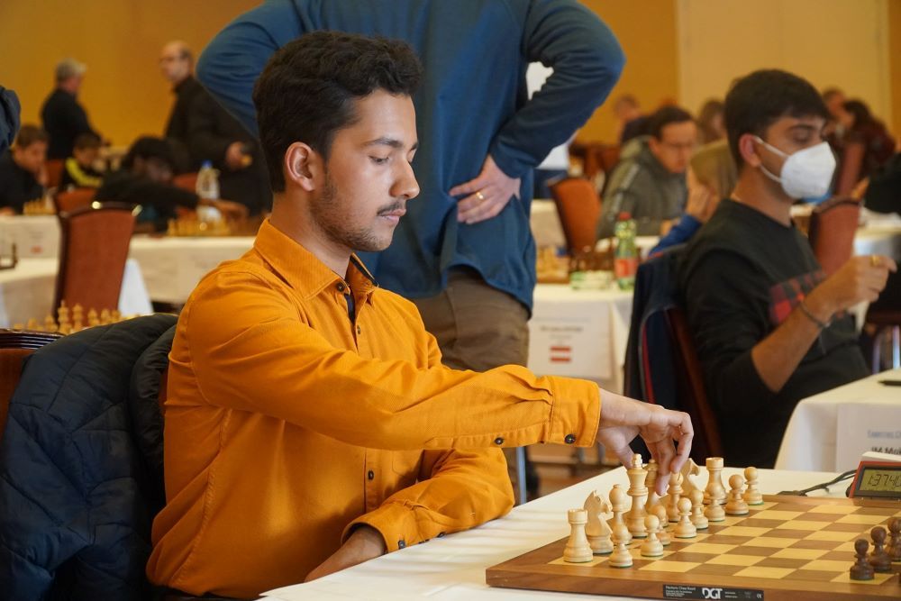 IB3 Notícies  Gukesh D revalida el títol a l'Open Chess Menorca