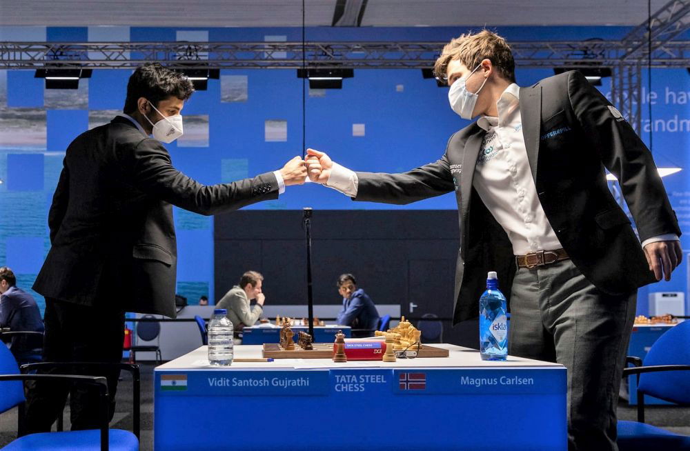 Magnus Carlsen vs Vidit Gujrathi, Magnus Carlsen passou mal e ofereceu  empate para Vidit Gujrathi no lance 5! Tata Steel Chess Índia 2019 Vídeo:  Chess Base Índia, By Xadrez é arte