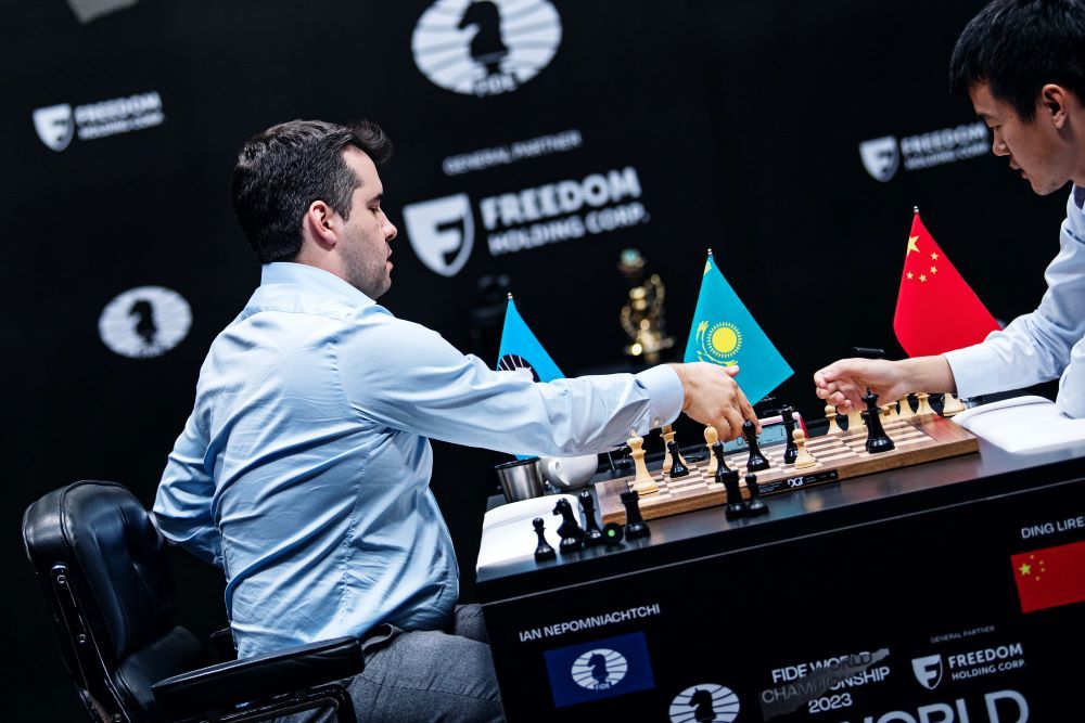 China's Ding Liren beats Nepomniachtchi in tie-breaker to become the new  World Chess Champion en 2023