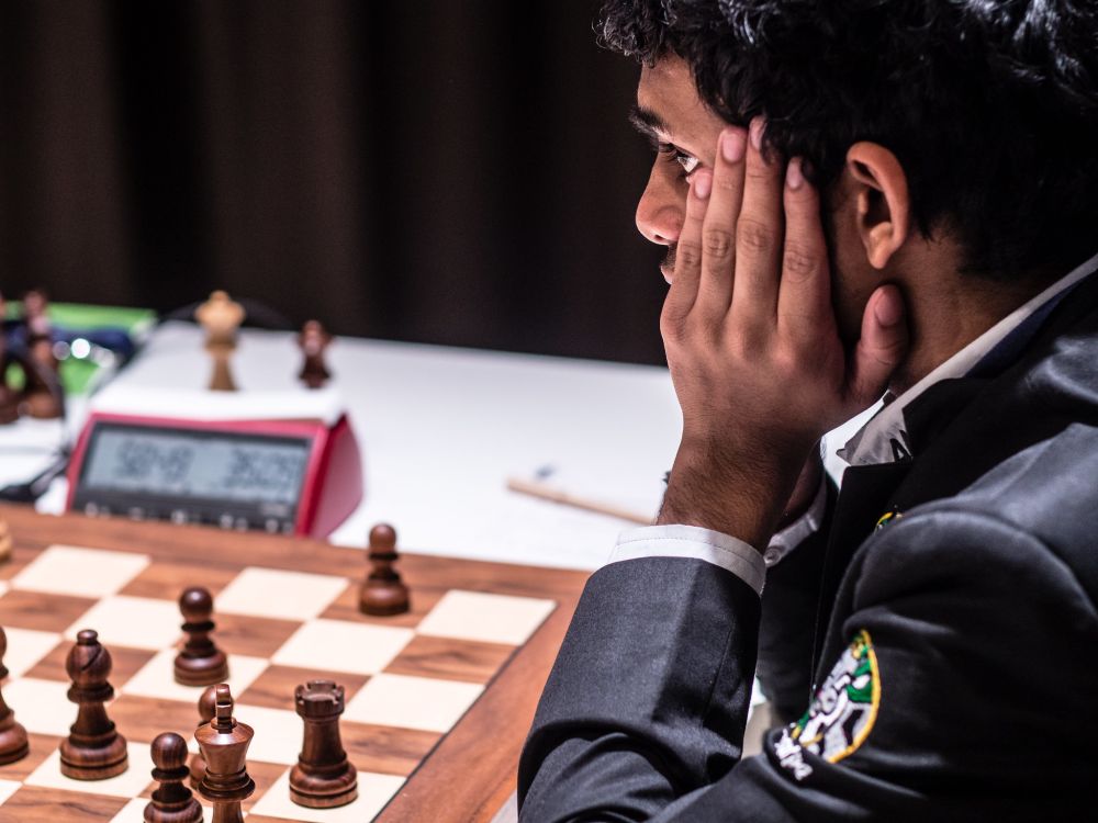 FIDE  Grand Swiss R10: Firouzja Sole Leader Again, Lei