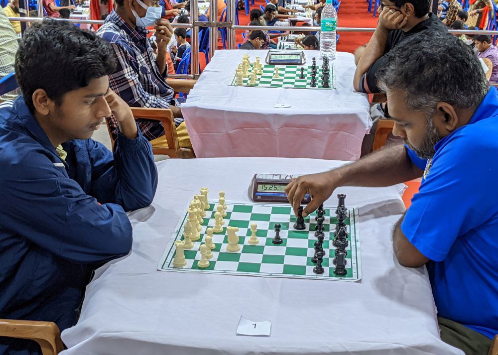 12-year-old Pranav uses the London system to beat GM Karthik