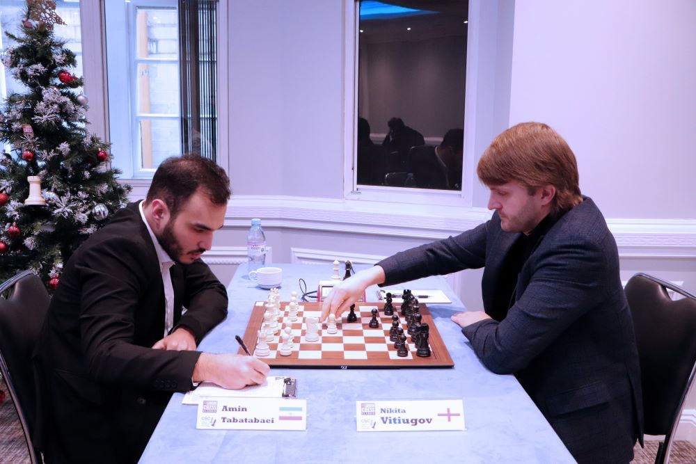 Gukesh D (2720) -- McShane, Luke J. (2631), London Chess Classic 2023 Rd 6,  1-0 