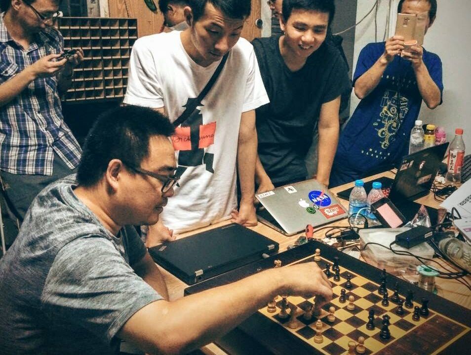 No opponent nearby? Not a problem! This automatic chessboard lets you play  others remotely