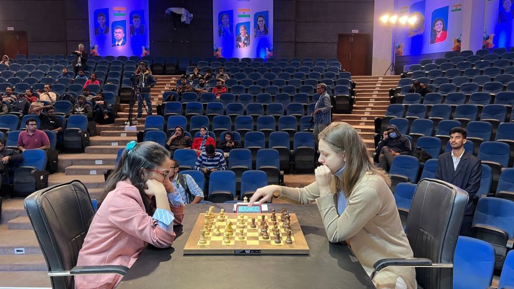 Vaishali clinches Tata Steel Chess India 2022 Women Blitz convincingly,  Harika third - ChessBase India